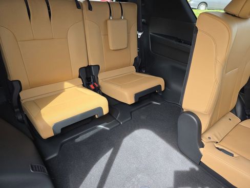 New 2026 Lexus LX 600 4WD w/ Premium Package image 28