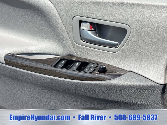 Used 2018 Toyota Sienna XLE w/ XLE Navigation Package AWD/4WD image 19