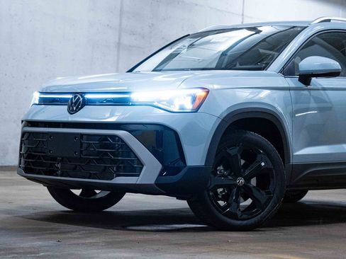 New 2026 Volkswagen Taos SEL AWD/4WD image 2