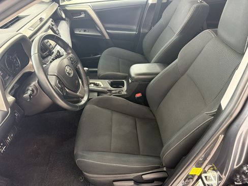 Used 2018 Toyota RAV4 XLE w/ Plus Extra Value Package AWD/4WD image 5