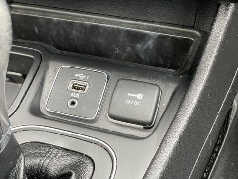 Used 2021 Jeep Cherokee Latitude Lux 80th Anniv w/ Quick Order Package 26U 80TH FWD image 27