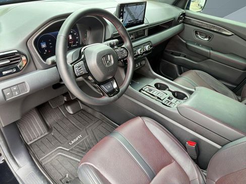 Used 2025 Honda Pilot Black Edition image 4
