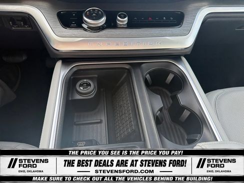Used 2025 Ford Expedition Platinum w/ Driver's Package AWD/4WD image 30