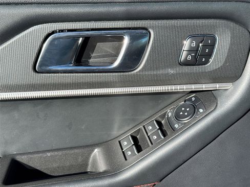 Used 2025 Ford Explorer ST-Line w/ Premium Package image 31