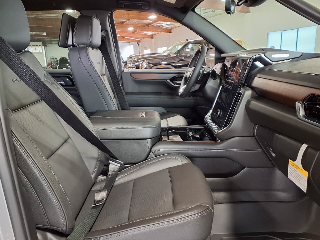 New 2026 GMC Yukon Denali w/ Advanced Technology Package RWD image 6