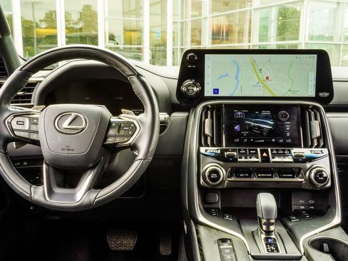 Used 2025 Lexus LX 700h Luxury w/ Appearance Package AWD/4WD image 17