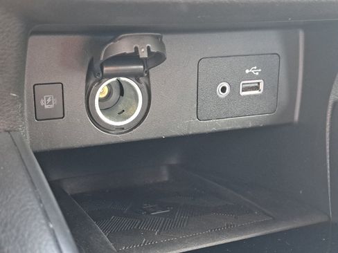 Used 2025 Nissan Versa SV image 27