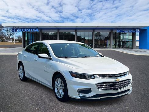 Used 2018 Chevrolet Malibu LT FWD image 1