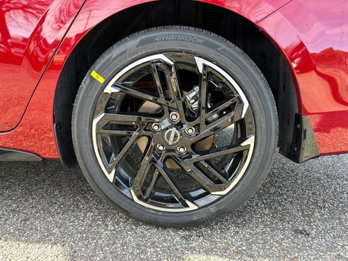 New 2026 Nissan Sentra SR w/ SR Premium Package FWD image 21