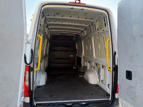 Used 2020 Mercedes-Benz Sprinter 2500 w/ Driver Convenience Package image 13