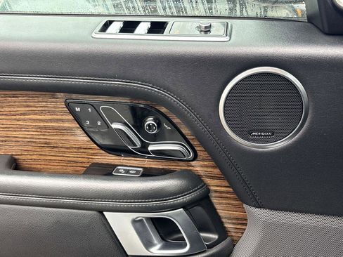 Used 2018 Land Rover Range Rover HSE image 28