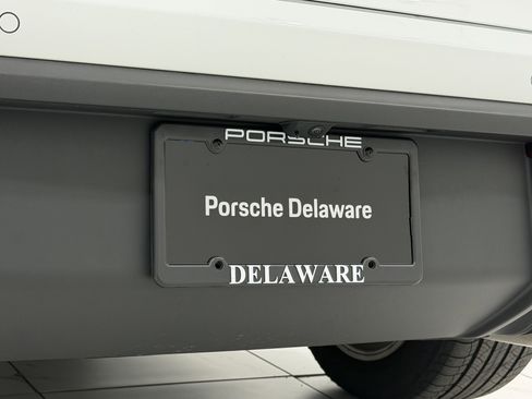 Certified 2025 Porsche Macan image 59