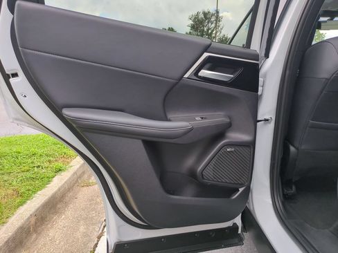 Used 2025 Mitsubishi Outlander SE AWD/4WD image 27