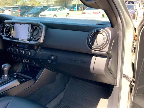 Used 2022 Toyota Tacoma TRD Off-Road w/ TRD Premium Off Road Package image 18