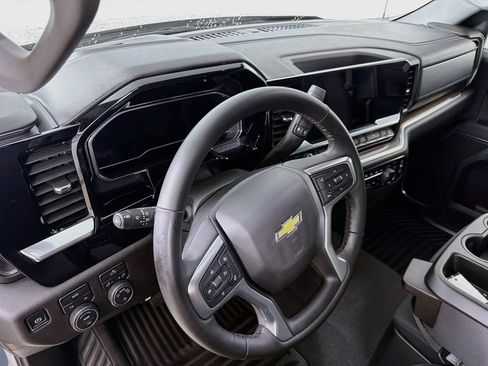 Used 2025 Chevrolet Silverado 1500 LT AWD/4WD image 9