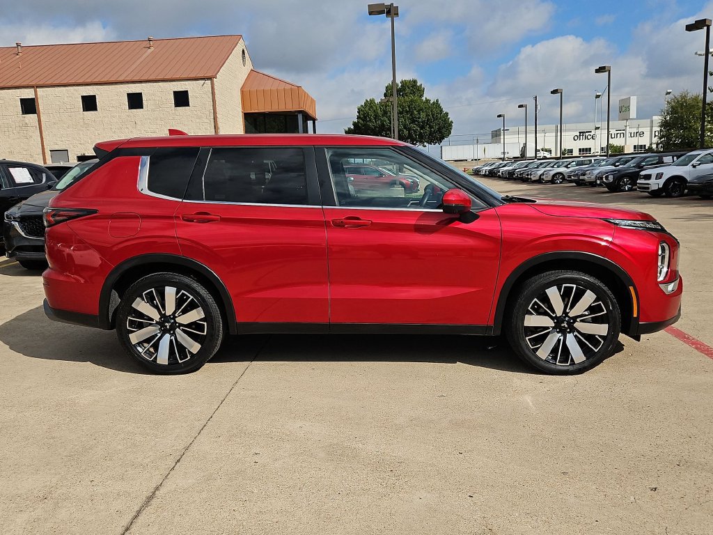 Used 2025 Mitsubishi Outlander SE AWD/4WD image 4