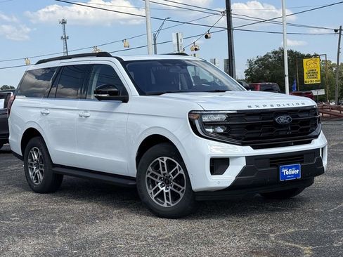 New 2025 Ford Expedition Active image 2