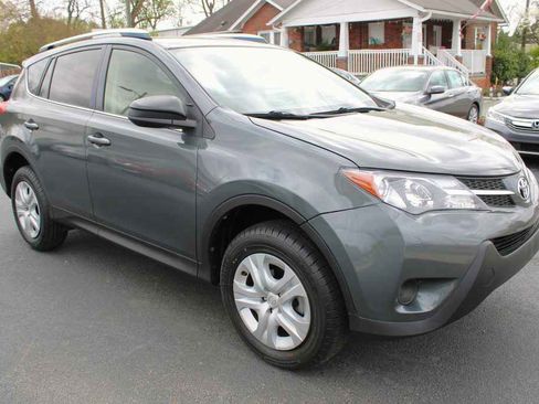 Used 2015 Toyota RAV4 LE image 4