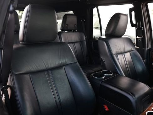 Used 2016 Lincoln Navigator Select RWD image 21