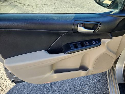 Used 2014 Toyota Camry LE image 13