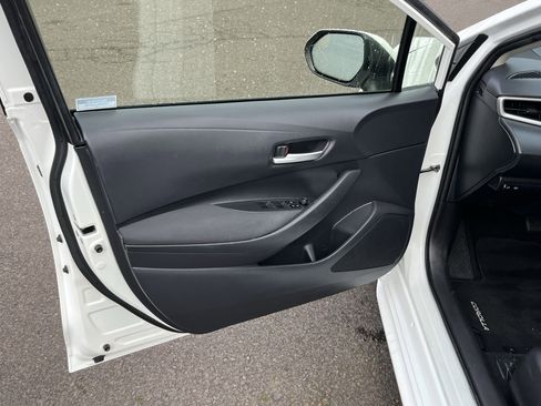 Used 2021 Toyota Corolla LE w/ Carpet Mat Package (TMS) image 15