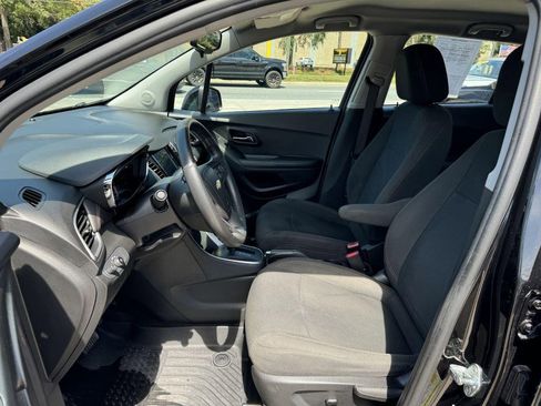 Used 2022 Chevrolet Trax LS image 13