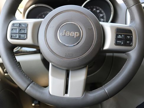 Used 2012 Jeep Grand Cherokee Laredo RWD image 20