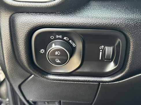 Used 2024 RAM 2500 Big Horn image 25