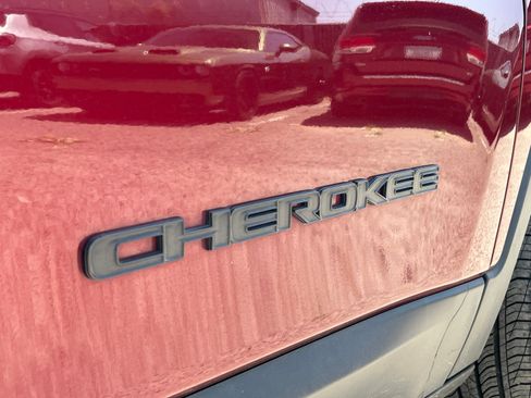 Certified 2020 Jeep Cherokee Latitude Plus AWD/4WD image 31