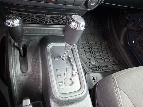 Used 2018 Jeep Wrangler Unlimited Sport AWD/4WD image 22