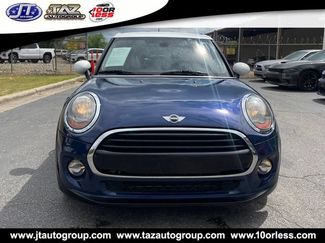 Used 2017 MINI Cooper 4-Door Hardtop FWD video 2