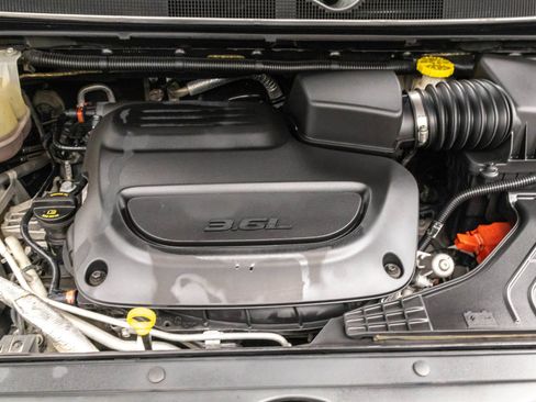 Used 2019 Chrysler Pacifica Touring Plus w/ Tire & Wheel Group image 41