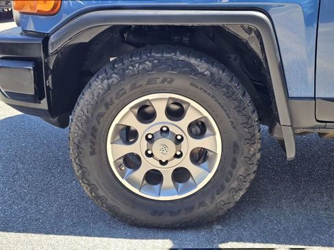Used 2011 Toyota FJ Cruiser 4WD w/ Upgrade Pkg image 12