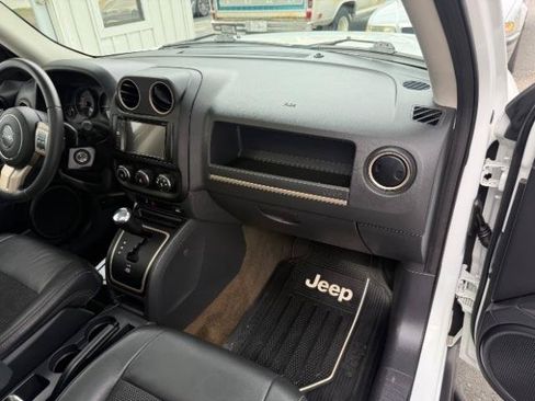 Used 2016 Jeep Patriot 75th Anniversary w/ Power Value Group AWD/4WD image 11