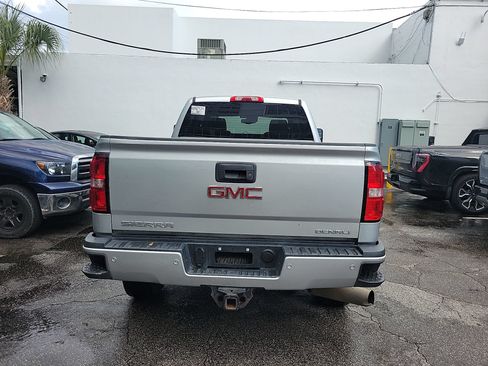 Used 2018 GMC Sierra 2500 Denali w/ Duramax Plus Package AWD/4WD image 15