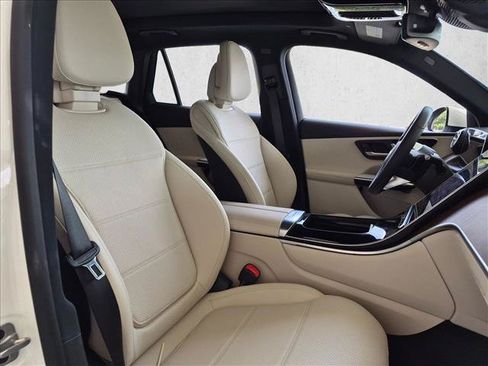 Used 2025 Mercedes-Benz GLC 300 4MATIC image 18