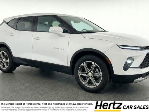 Used 2025 Chevrolet Blazer LT FWD image 1