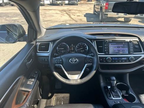 Used 2015 Toyota RAV4 XLE AWD/4WD image 18