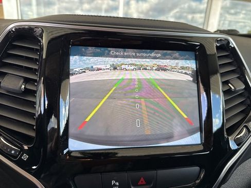 Used 2020 Jeep Cherokee Limited image 25