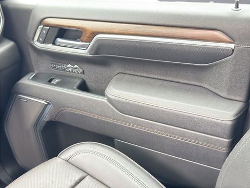 Certified 2025 Chevrolet Silverado 1500 High Country w/ High Country Premium Package AWD/4WD image 25
