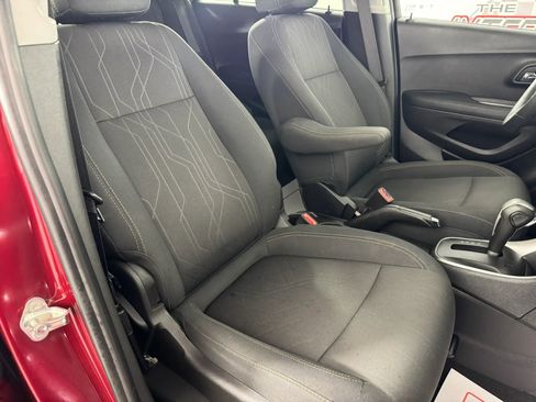 Used 2020 Chevrolet Trax LT AWD/4WD image 32