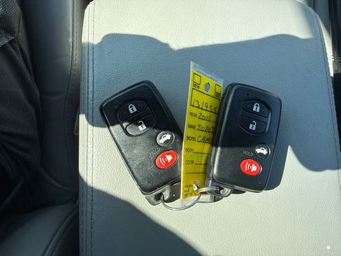 Used 2011 Toyota Camry Hybrid FWD image 26