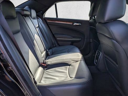 Used 2014 Chrysler 300 w/ Driver Convenience Group RWD image 19
