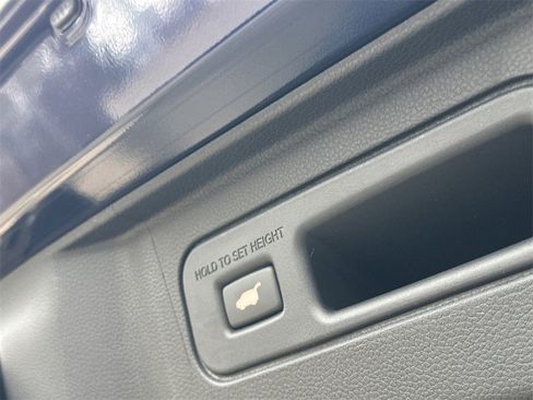 New 2025 Honda Pilot Touring image 8