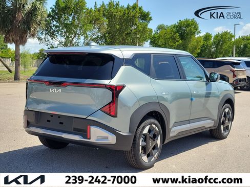 New 2027 Kia Seltos S FWD image 6