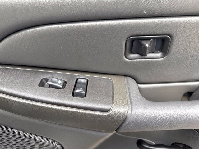 Used 2005 Chevrolet Silverado 3500 LS w/ Heavy-Duty Power Package AWD/4WD image 16