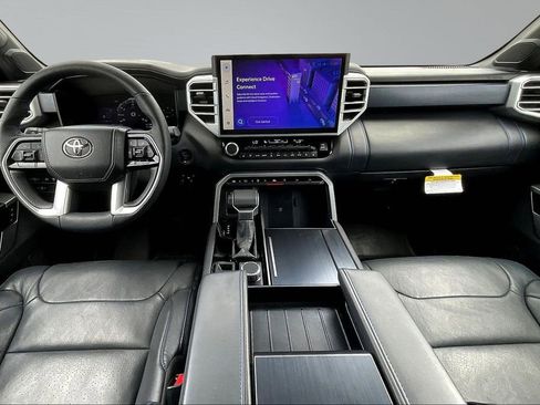 Used 2025 Toyota Sequoia Platinum image 8