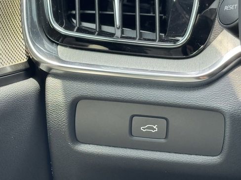 New 2026 Volvo V60 B5 Cross Country Ultra w/ Protection Package Premier image 17