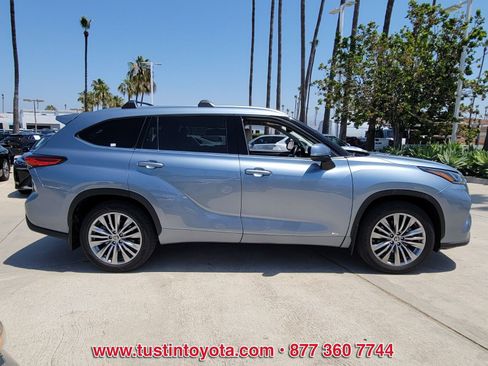 Used 2023 Toyota Highlander Platinum AWD/4WD image 3