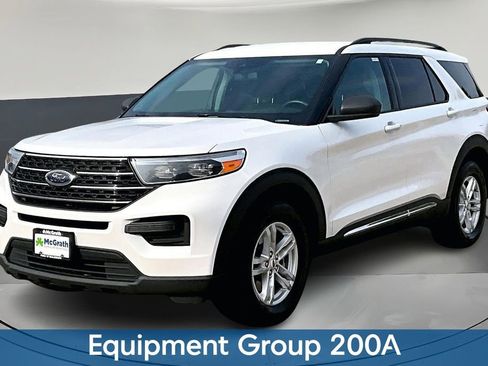 Used 2023 Ford Explorer XLT image 3